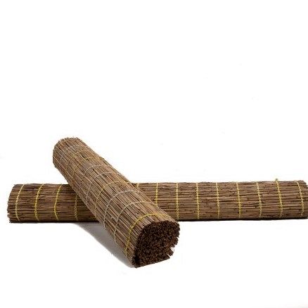 Rietrol 1,5cm dik - 50 x 200 cm - met geel polproptouw gevlochten, meerdere stengels per steek gebo
