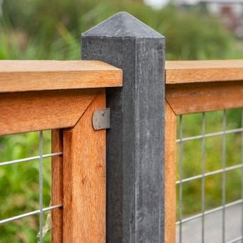 Hardhout betonijzertrellis 90 x 180 cm, met maas 7,5 x 7,5 cm, in raamwerk 4,4 x 6,8 cm
