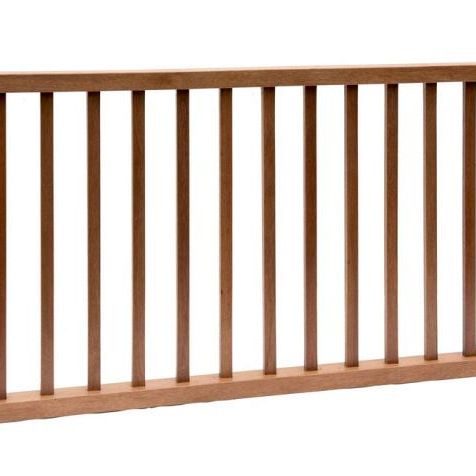 Hardhouten spijlenhek, 180 x 80 cm. Frame 4,5 x 7 cm, spijlen 2 x 3 cm.