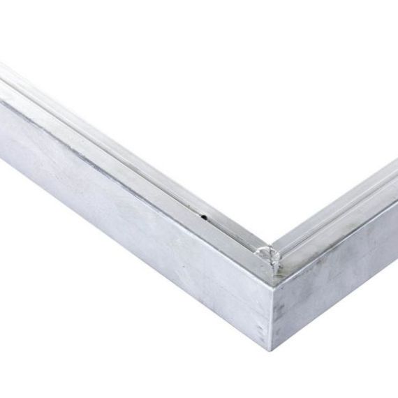 Aluminium daktrimset recht t.b.v. plat dak, maximale dakmaat 905 x 450 cm.